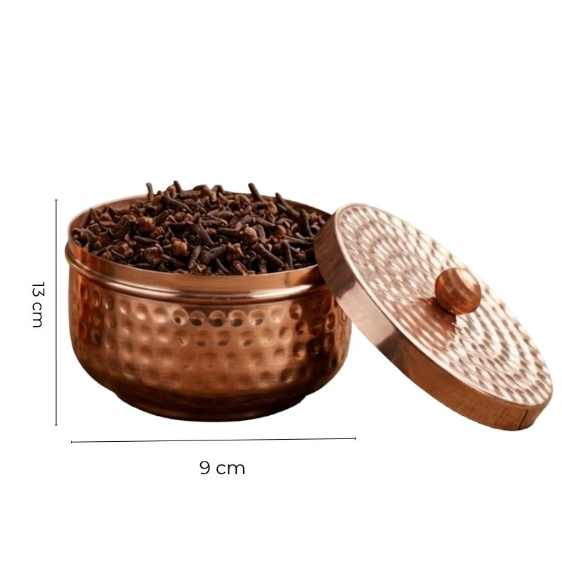 Contenedor especiero artesanal de cobre mexicano martillado para decoración de cocina gourmet.