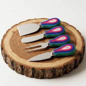 Utensilios para queso artesanales decorados a mano, cubiertos gourmet de arte huichol premium.