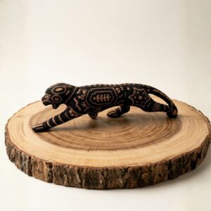 Jaguar de chaquira artesanal hecho a mano con diseño huichol tradicional, ideal para decoración de interiores exclusiva.