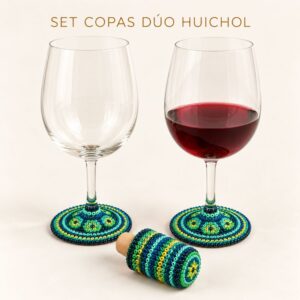 Set de dos copas de vino con bases decoradas con arte huichol en chaquira