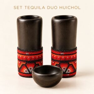 Set de dos tequileros huichol con jícara de barro negro