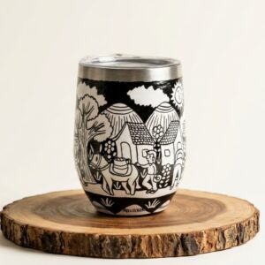 Vaso térmico decorado a mano con arte tradicional de Xalitla Guerrero, ideal para café o regalo premium con identidad mexicana.