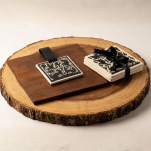 Kit de mesa premium de madera lacada a mano estilo Olinalá Guerrero, ideal para regalo corporativo o restaurante de lujo.