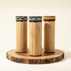 Vasos térmicos de bambú natural y tapas artesanales Wixárikas hechas a mano, ideal para regalo corporativo sustentable.