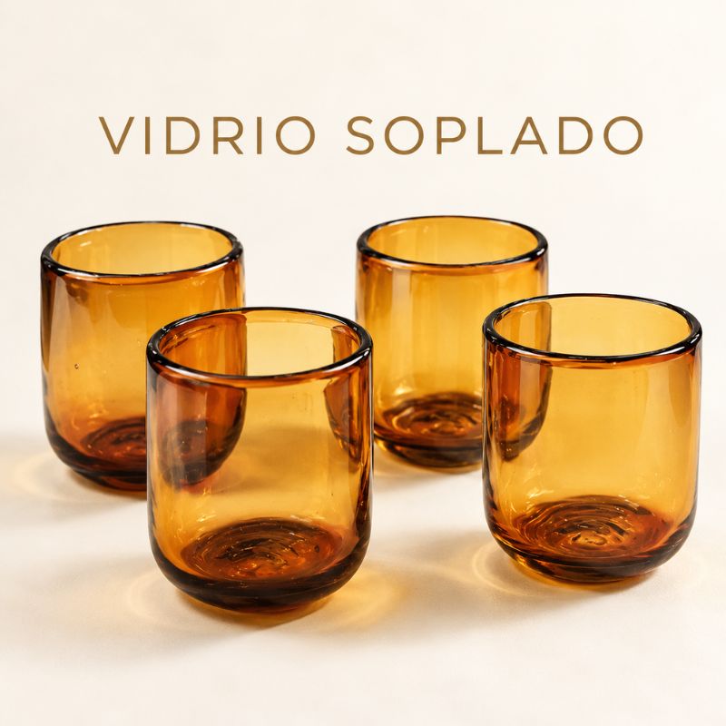 Vasos de vidrio soplado artesanal color ámbar, artesanía mexicana